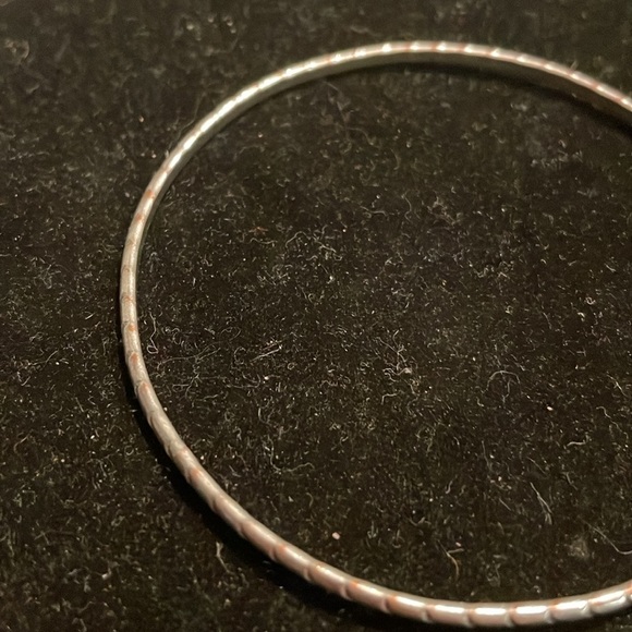 8” mixed metal polished silver tone diamond etched stackable bangle bracelet - Picture 8 of 12